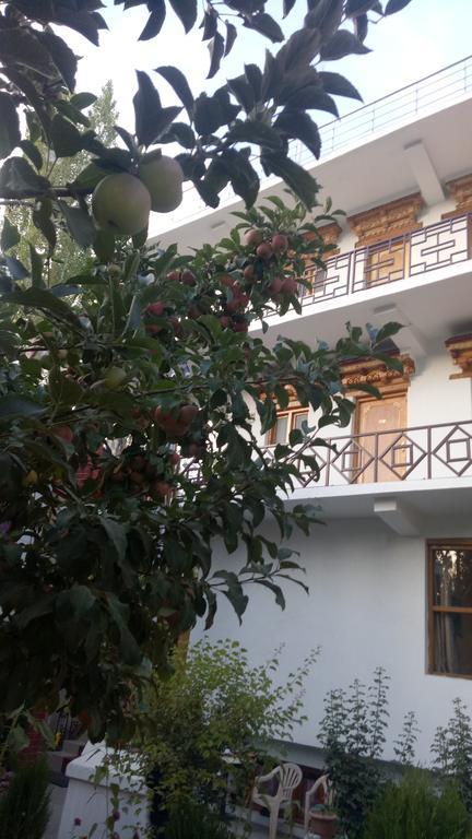 Mentokling Guest House And Garden Restaurant Leh Zewnętrze zdjęcie